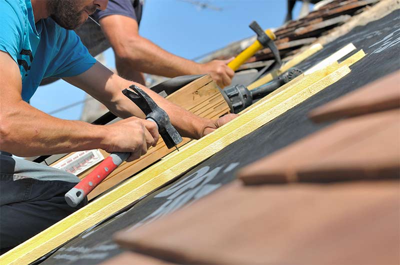 ROOFWALL TERVUREN : toiturier couvreur en Belgique : région Flamande, Wallonne et Bruxelles, Liège….Travaux couverture, zinguerie, nettoyage, démoussage et peinture hydrofuge toiture, travaux de charpente, traitement des bois, étanchéité toit plat roofing, ravalement peinture façade, imperméabilisation façade, nettoyage des extérieurs : pavé, klinker, pierre bleue, muret, terrasse ... intervention en BELGIQUE: région Flamande, Wallonne et Bruxelles, Liège….
