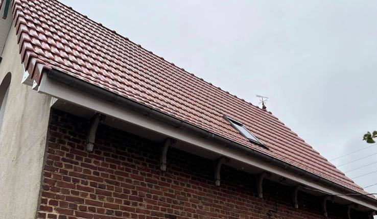 Travaux de couverture : ROOFWALL TERVUREN : artisan couvreur toiturier en Belgique : région Flamande, Wallonne, Bruxelles Liège … Dépannage urgent fuite toiture toit. Pose de couverture et faîtage en neuf et en rénovation : ardoises, tuiles… Artisan zingueur : travaux de zingueriez : Installation de gouttières, chenaux, noues, habillage de rives, pieds de cheminées ... Intervention en BELGIQUE: région Flamande, Wallonne et Bruxelles….