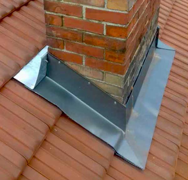 Travaux de couverture : ROOFWALL TERVUREN : artisan couvreur toiturier en Belgique : région Flamande, Wallonne, Bruxelles Liège … Dépannage urgent fuite toiture toit. Pose de couverture et faîtage en neuf et en rénovation : ardoises, tuiles… Artisan zingueur : travaux de zingueriez : Installation de gouttières, chenaux, noues, habillage de rives, pieds de cheminées ... Intervention en BELGIQUE: région Flamande, Wallonne et Bruxelles….